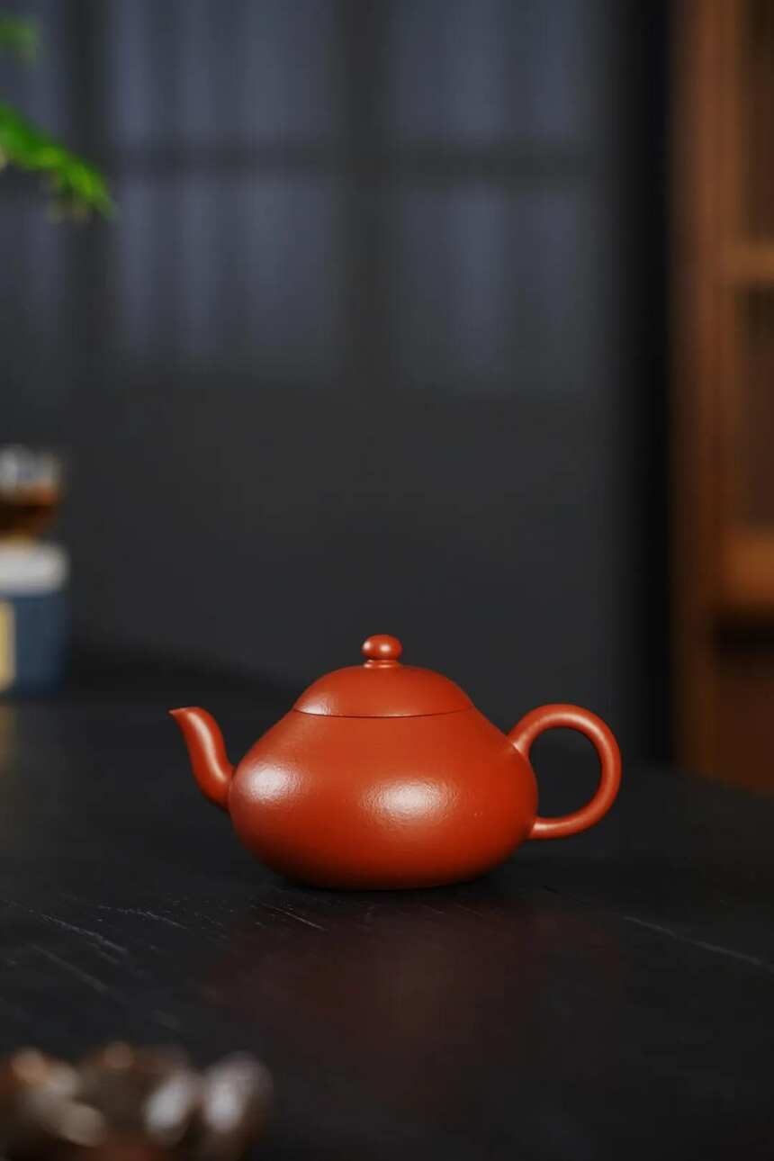梨型·朱泥·160cc·7孔·陈静静（制）宜兴原矿紫砂茶壶
