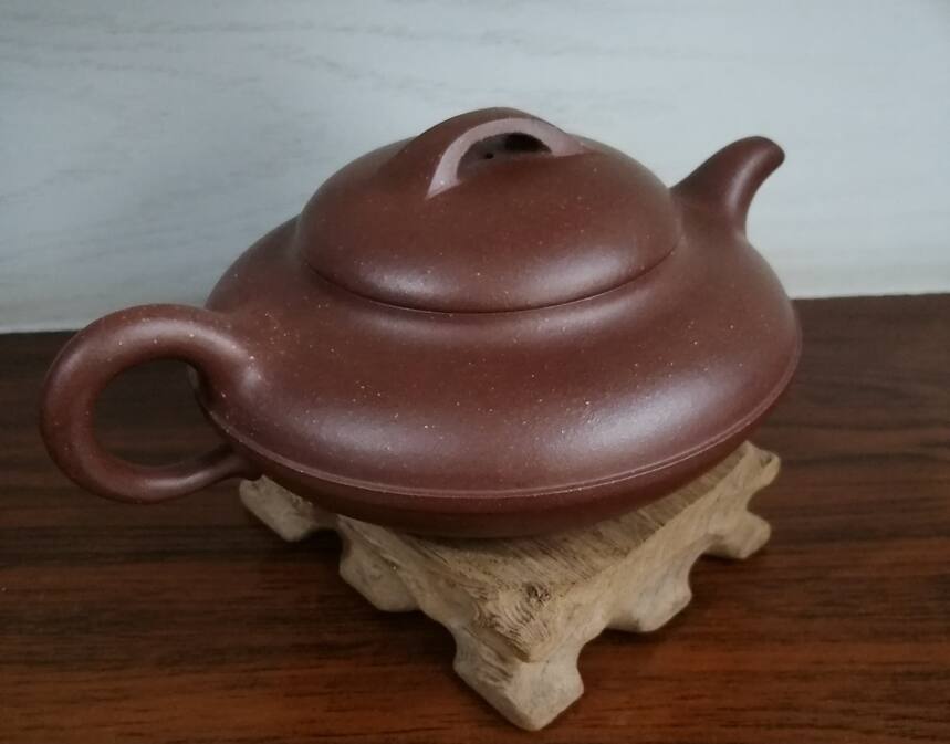 线圆紫砂壶紫玉金砂紫泥黄金容量手工制作，适合冲泡各种茶叶。