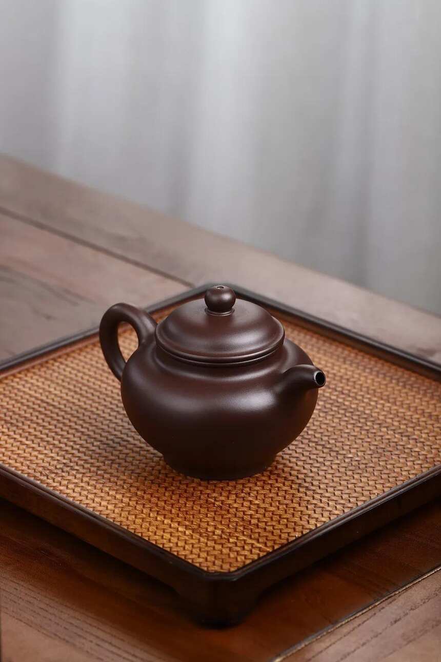 掇只，强济人（国工艺美术师）宜兴原矿紫砂茶壶