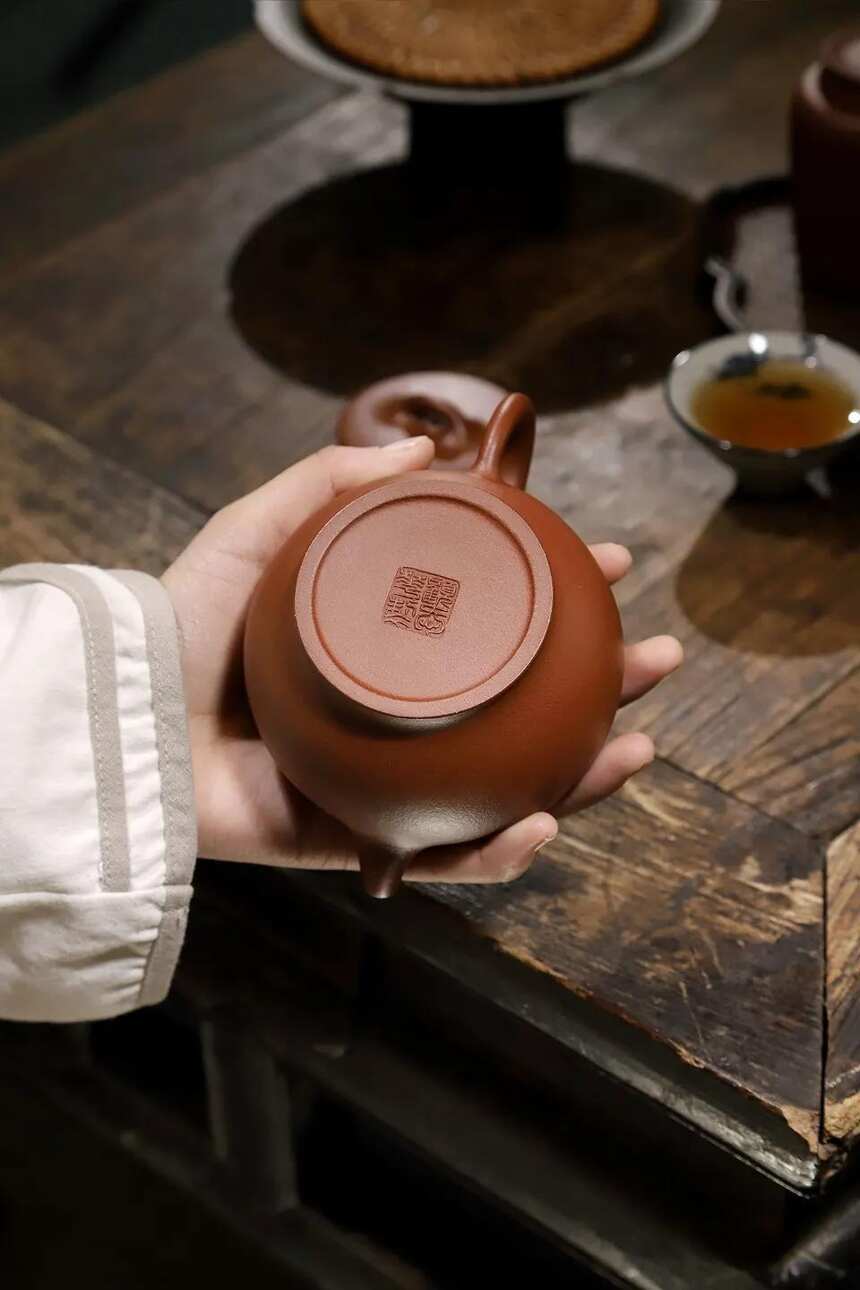 「清趣」顾爱华 （国工艺美术师）宜兴原矿紫砂茶壶