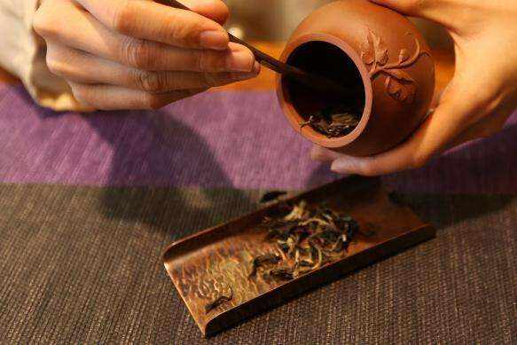茶漏应该放在紫砂壶的壶口？原来这么用“茶道六君子”是错的！