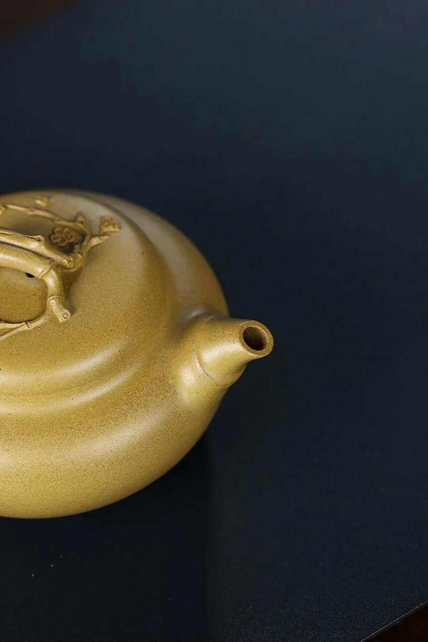 范微琴（国高工艺美术师） 松竹梅 宜兴原矿紫砂茶壶