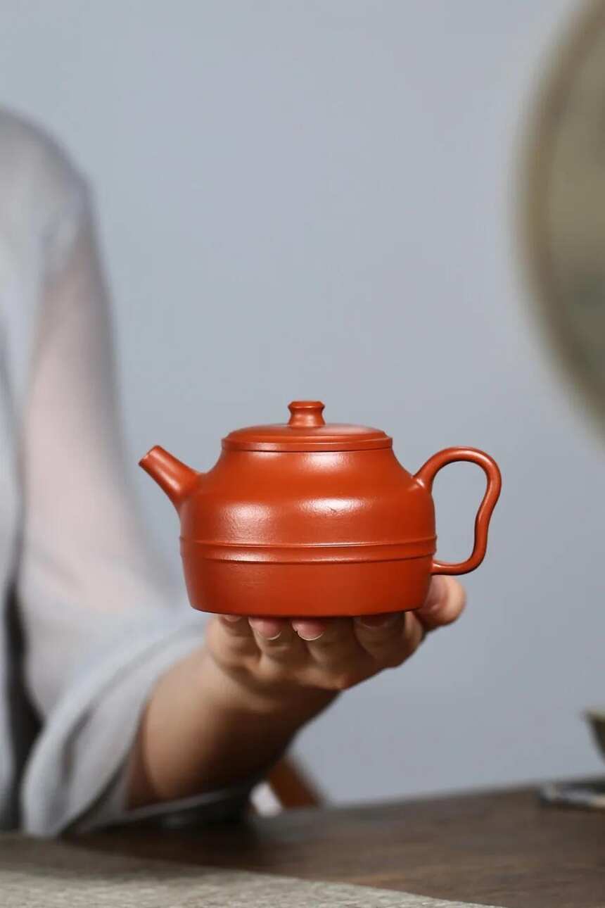 「线韵」范俊华 （国助理工艺美术师）宜兴原矿紫砂茶壶
