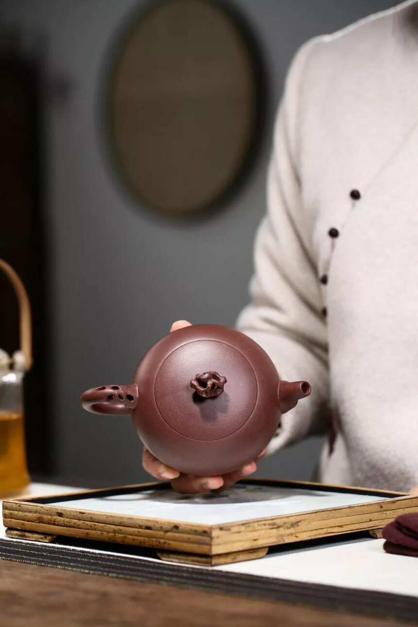 「太湖石•一粒珠」刘彩萍（国工艺美术师）宜兴原矿紫砂茶壶