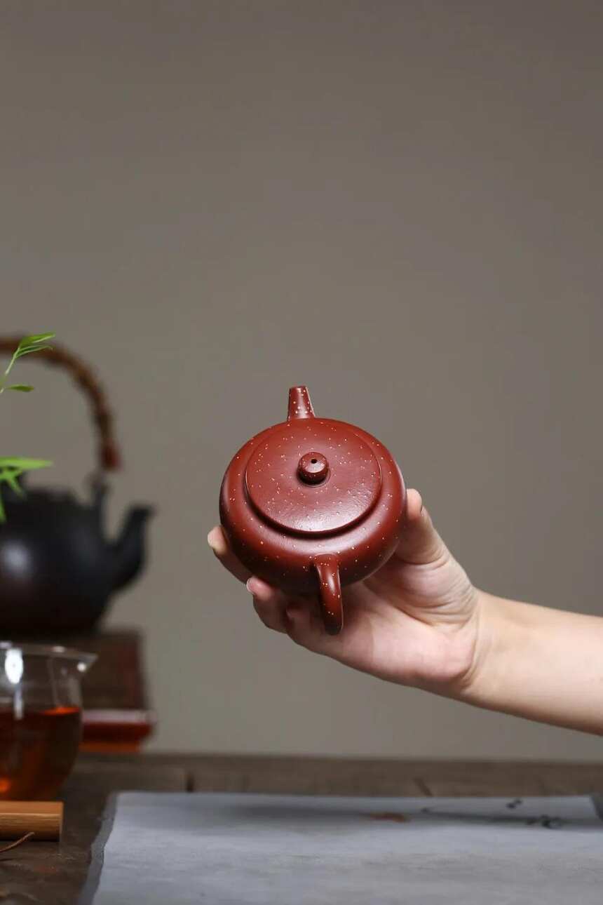 「周盘」殷俊雅（国工艺美术员）宜兴原矿紫砂茶壶