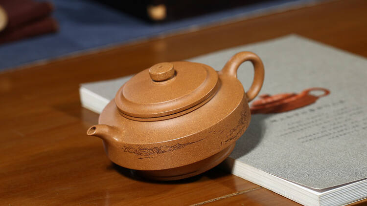 紫砂壶茶具的“光货”与“花货”