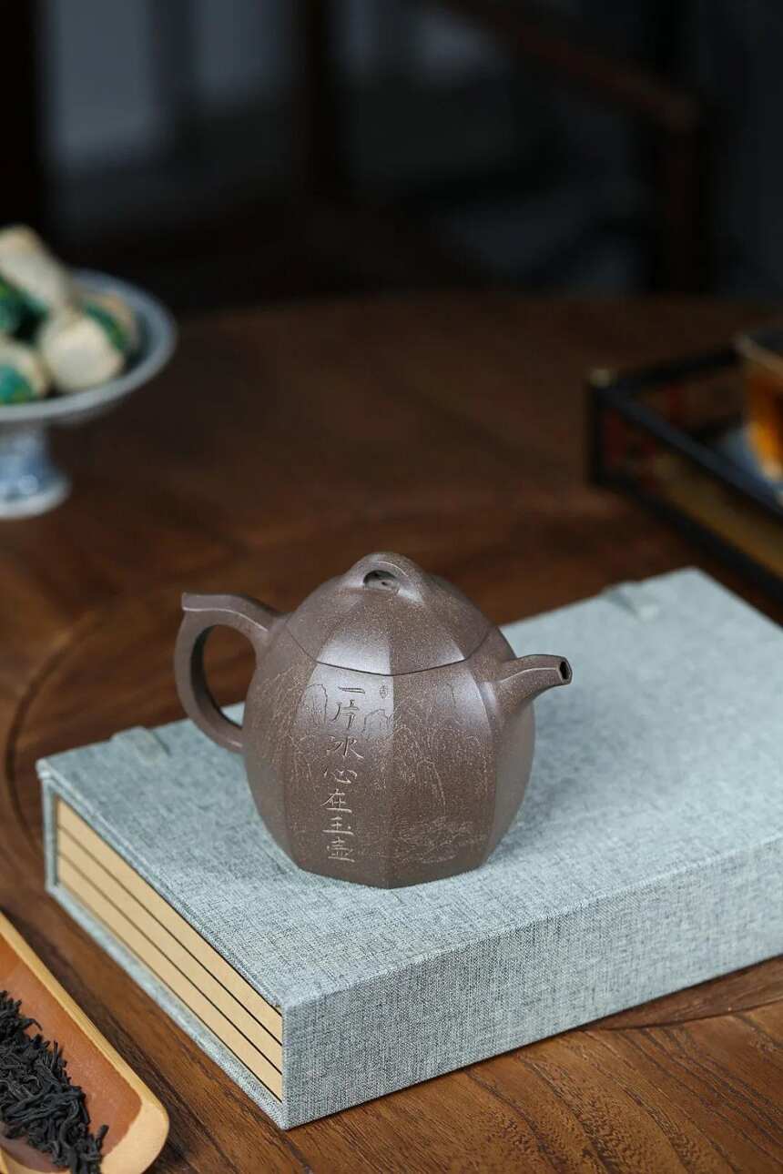 潘国新和许涛强强联手制作的宜兴原矿紫砂茶壶