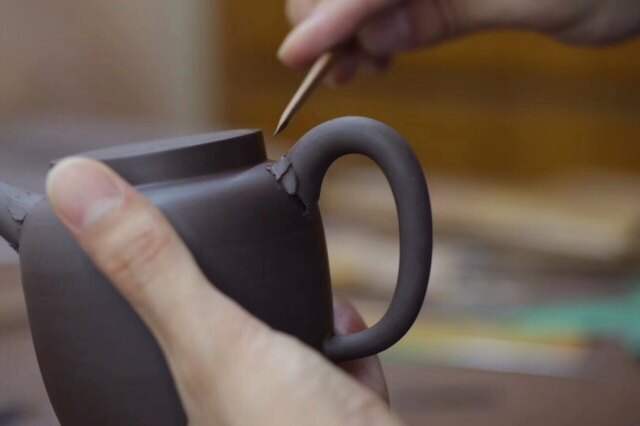 看紫砂工艺，长茶壶知识——这篇文章告诉你什么是全手工壶！