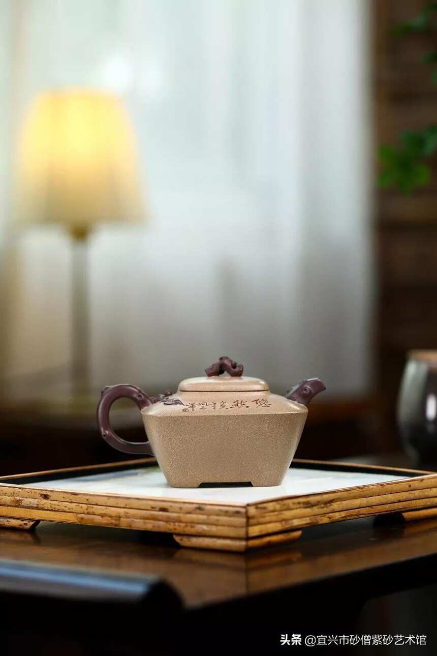 「太湖石·桃」刘彩萍（国工艺美术师）宜兴原矿紫砂茶壶