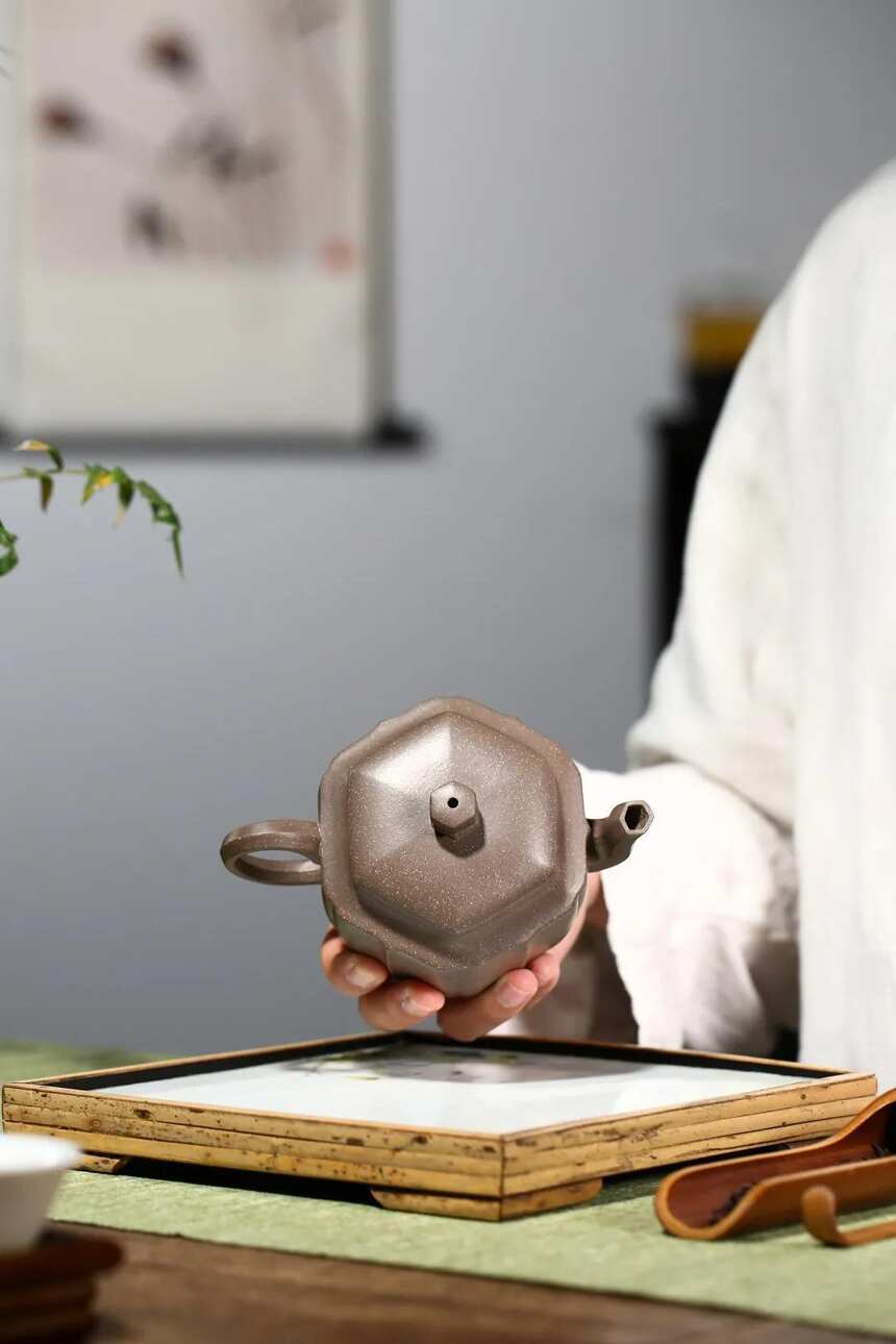 「镜菱」储卫珍（国工艺美术师）宜兴原矿紫砂茶壶