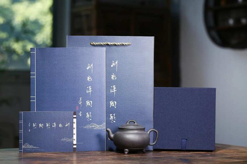 「三角香炉」刘彩萍（国工艺美术师）宜兴原矿紫砂茶壶