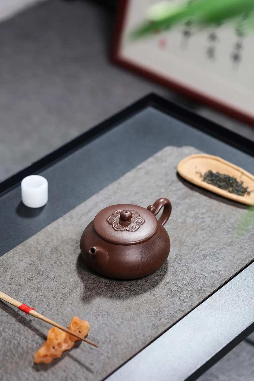 「莲」高爱春，陆云雀，许涛，联合制作，宜兴原矿紫砂茶壶