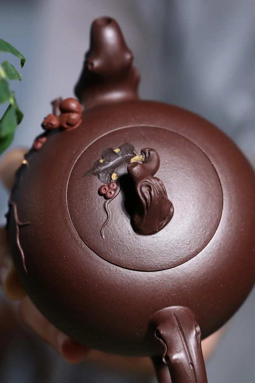 「松鼠葡萄」丁洪斌（国工艺美术师）宜兴原矿紫砂茶壶