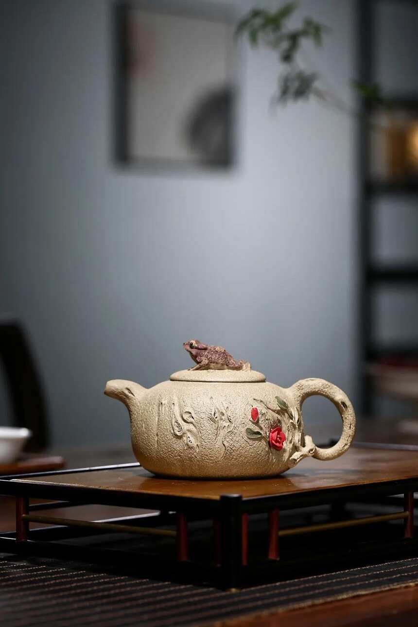 「牡丹供春」刘彩萍（国工艺美术师）宜兴原矿紫砂茶壶