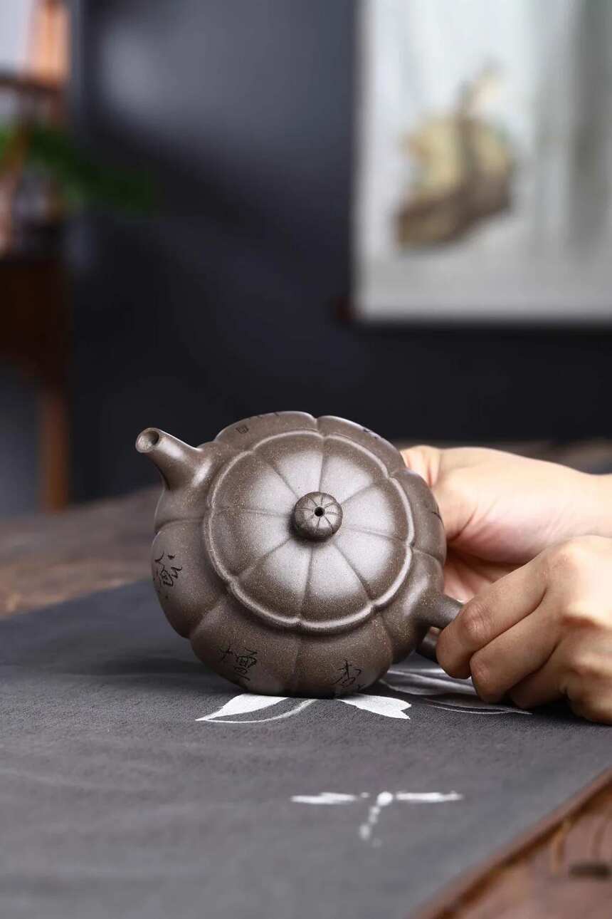 锦纹明炉，王志芳（国工艺美术师）宜兴原矿紫砂茶壶