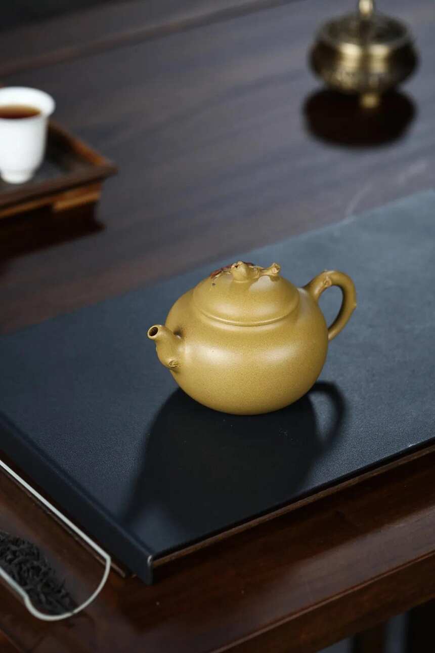 范微琴（国高工艺美术师）花趣 宜兴原矿紫砂茶壶