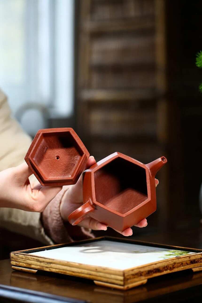 「六方平盖」刘彩萍（国工艺美术师）宜兴原矿紫砂茶壶