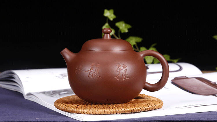 紫砂壶茶具的“光货”与“花货”