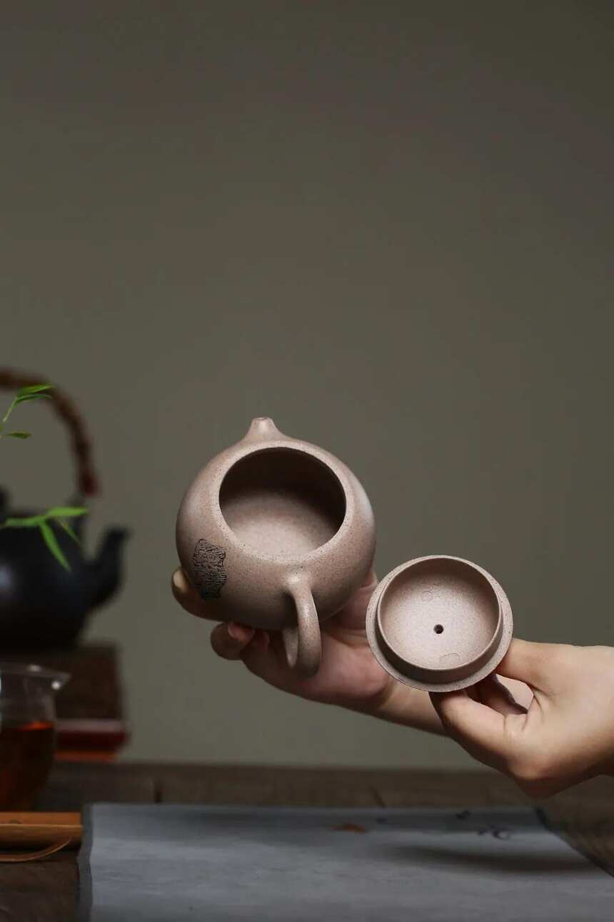 「白段西施」殷俊雅 （国工艺美术员）宜兴原矿紫砂茶壶