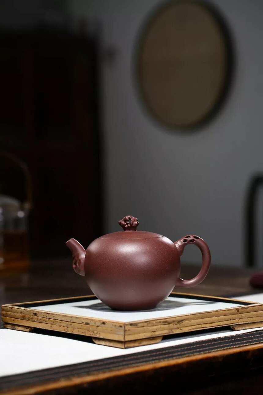 「太湖石•一粒珠」刘彩萍（国工艺美术师）宜兴原矿紫砂茶壶