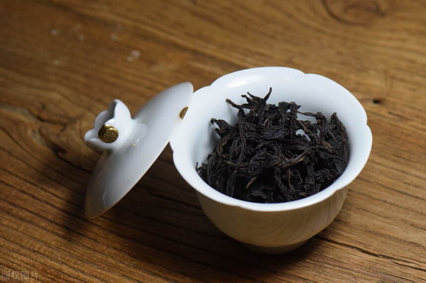 “工夫茶”和“功夫茶”有啥区别？为什么有人常常把它们弄混了？