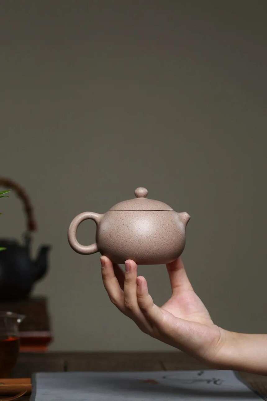「白段西施」殷俊雅 （国工艺美术员）宜兴原矿紫砂茶壶