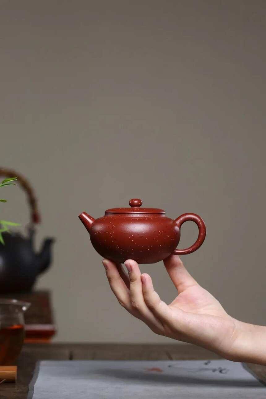 「铺砂扁鼓」殷俊雅（国工艺美术员）宜兴原矿紫砂茶壶