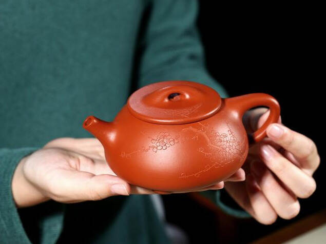 解密！真正的紫砂壶用沸水泡茶到底烫不烫手？