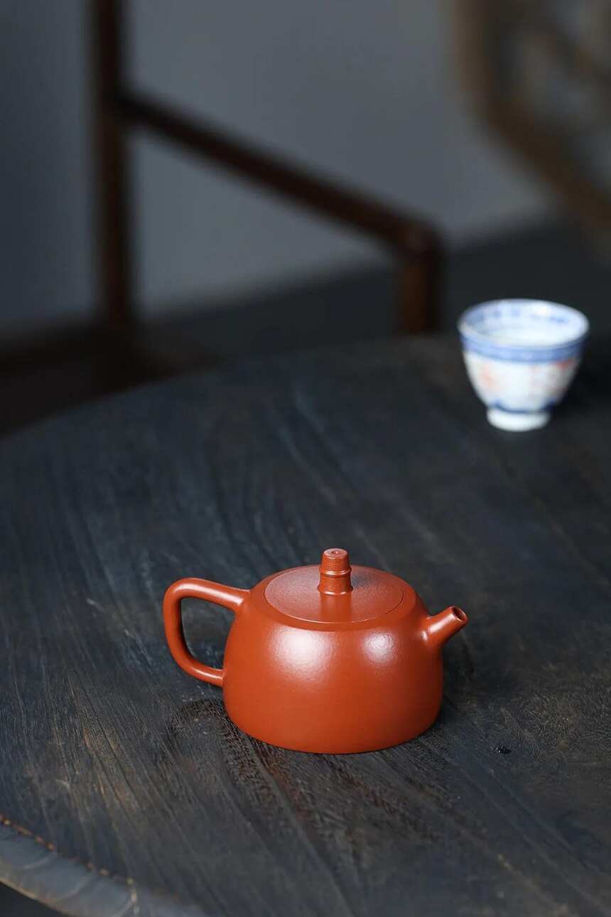 宜兴高工艺美术师韩慧琴制作的原矿堆绘德钟紫砂茶壶