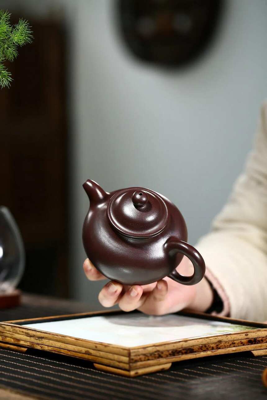 「莲子」刘彩萍（国工艺美术师）宜兴原矿紫砂茶壶