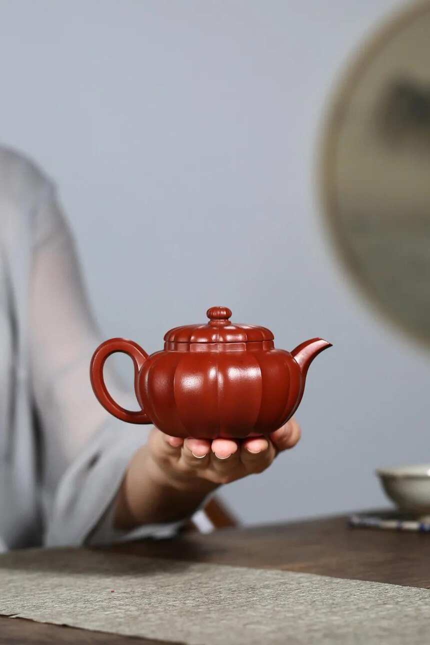「菱花壶」范俊华（国助理工艺美术师）宜兴原矿紫砂茶壶大红袍