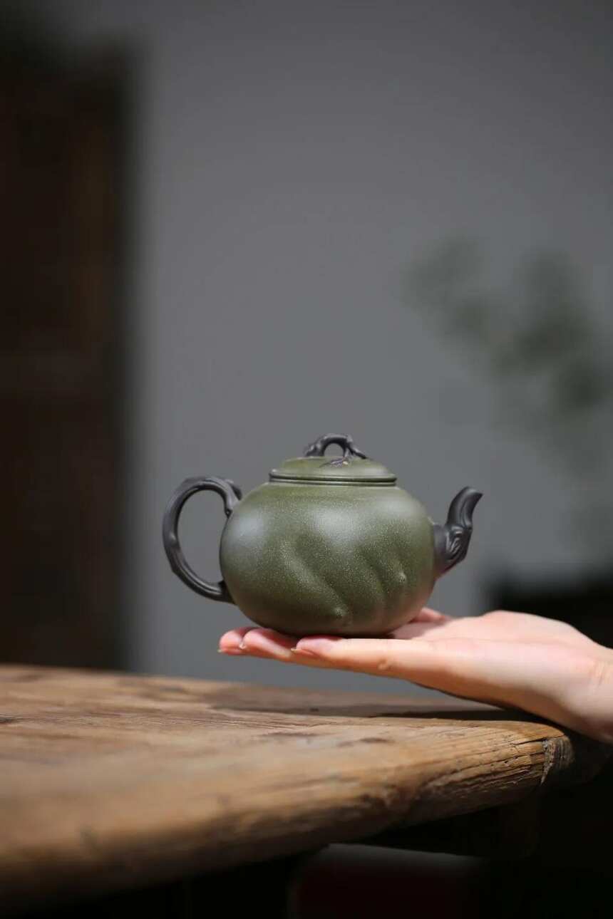 国高工重器「葡萄园」宜兴原矿紫砂茶壶