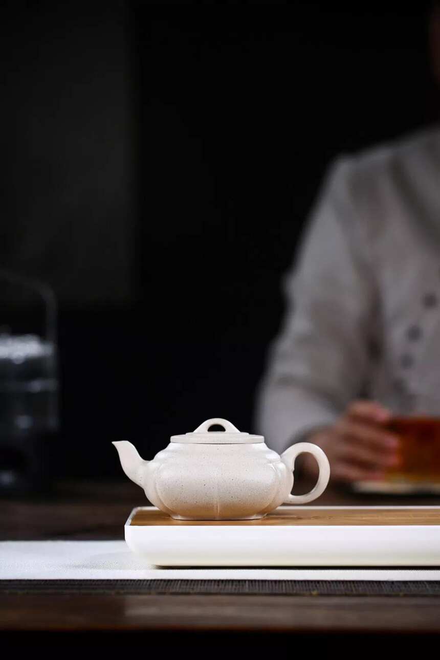 四方菱花，白段，容量230cc，作者王蓉，宜兴原矿紫砂茶壶