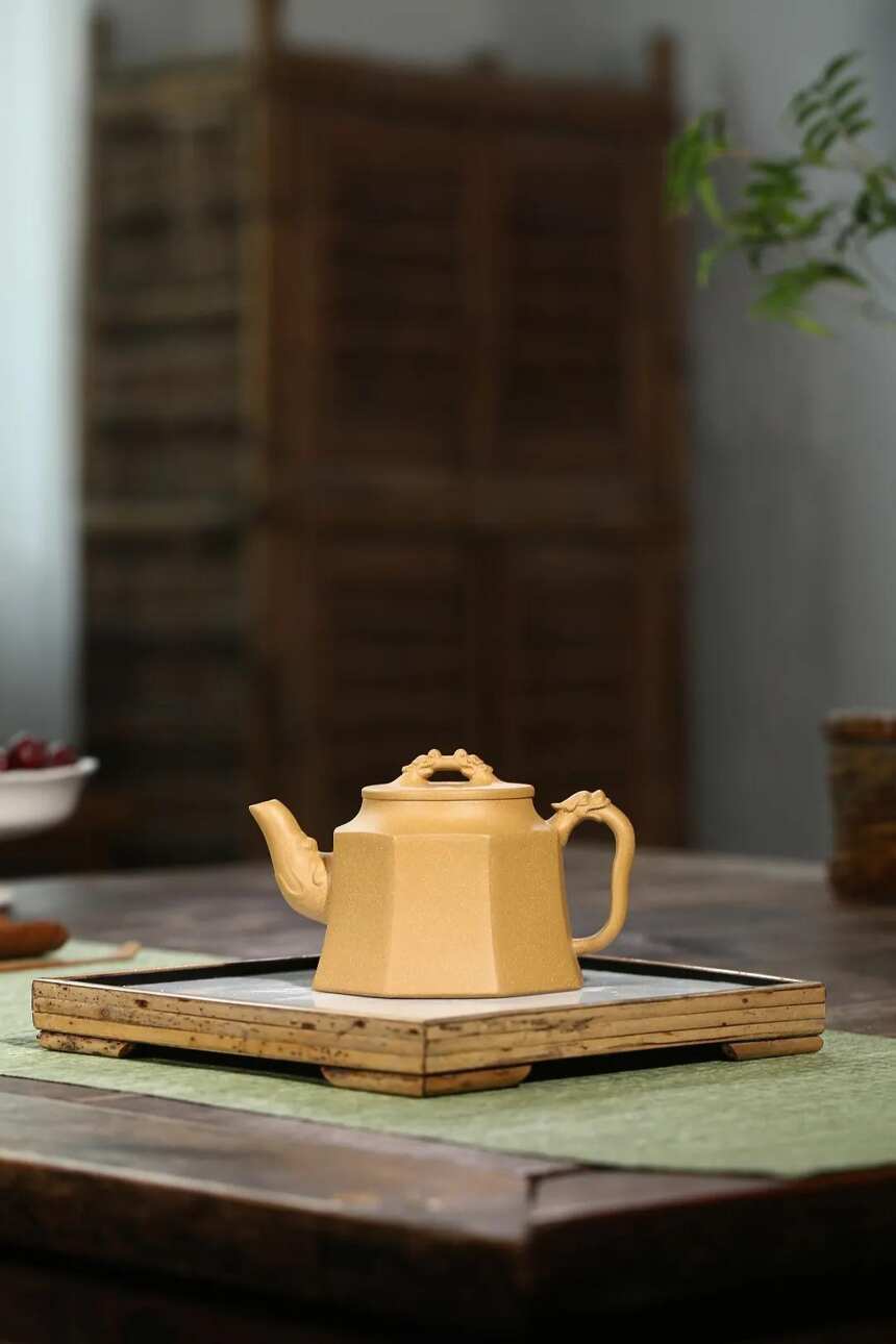 「八方龙尊」刘彩萍（国工艺美术师）宜兴原矿紫砂茶壶