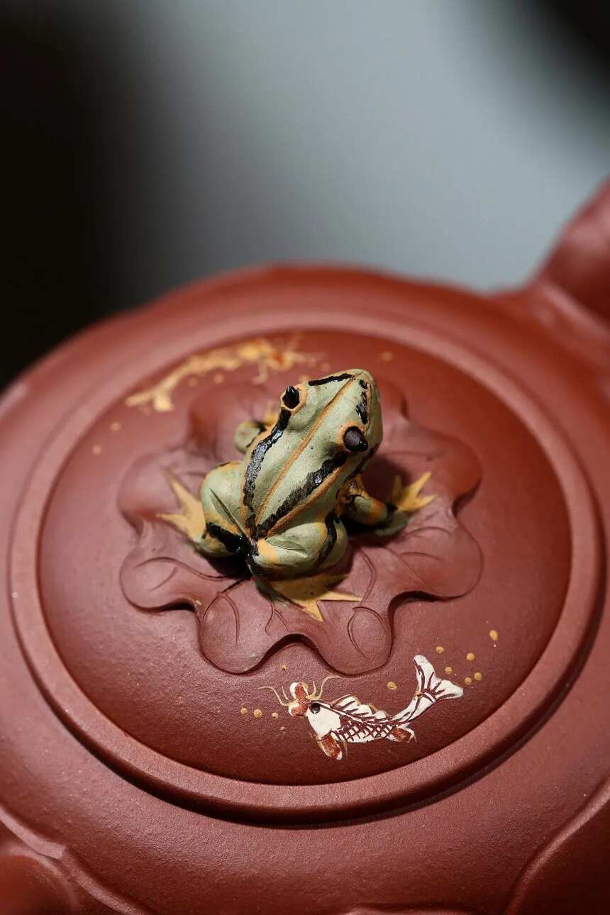 「青蛙荷花套组」刘彩萍（国工艺美术师）宜兴原矿紫砂茶壶