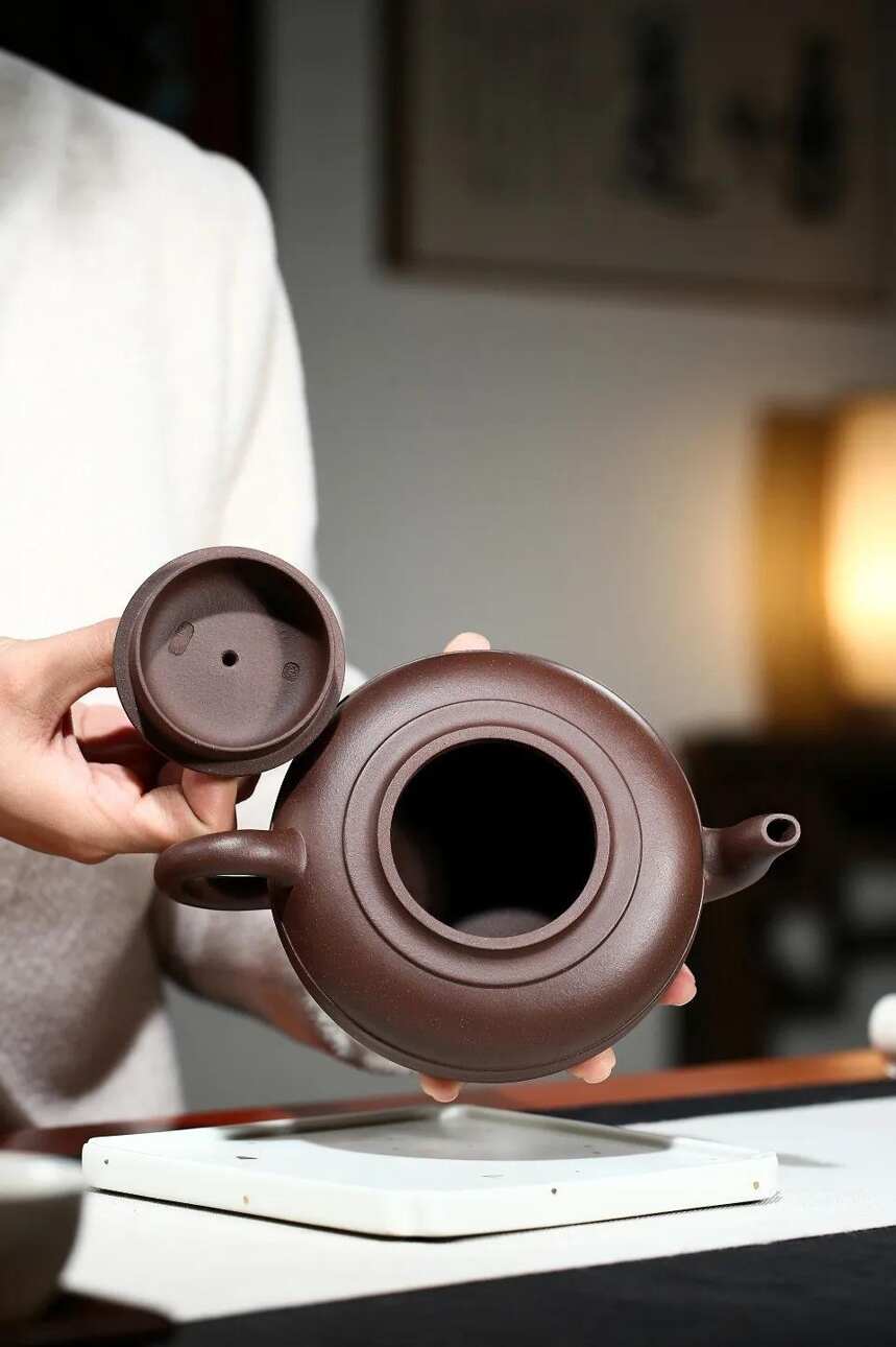 「玉扁」刘彩萍（国工艺美术师）宜兴原矿紫砂茶壶