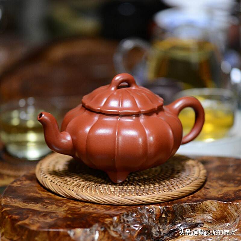 三伏天用紫砂壶泡茶和盖碗有啥不同，且换把壶来