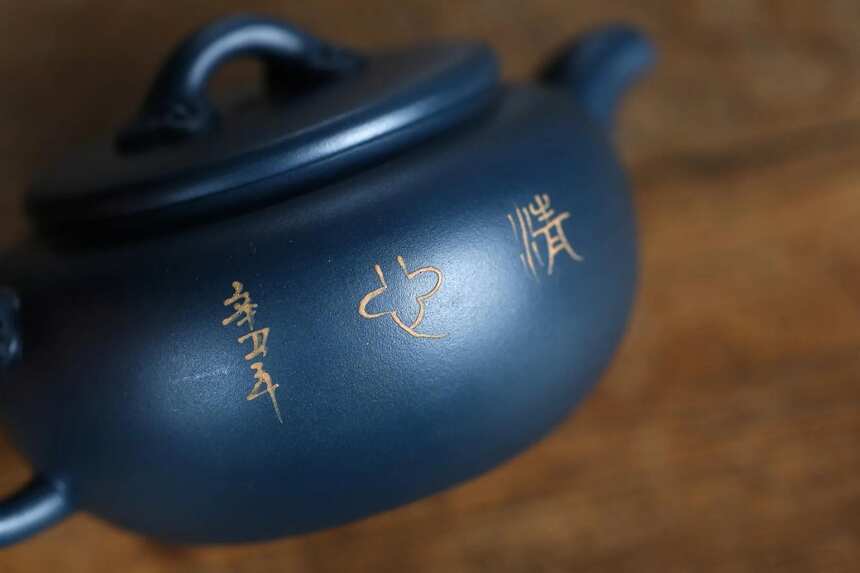 「潘国新」寒梅 宜兴原矿紫砂茶壶