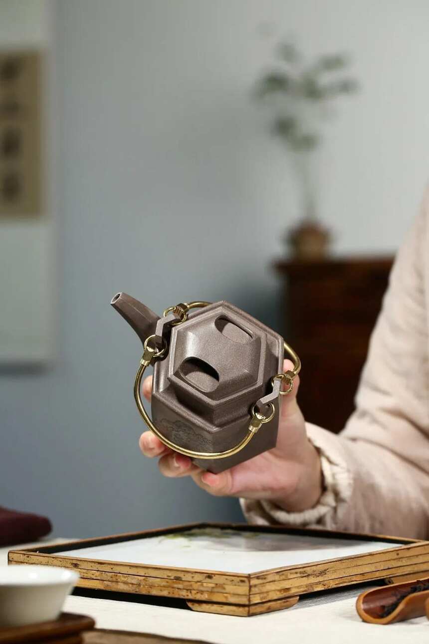 「六方牛盖洋桶」蒋爱英（国高工艺美术师）宜兴原矿紫砂茶壶