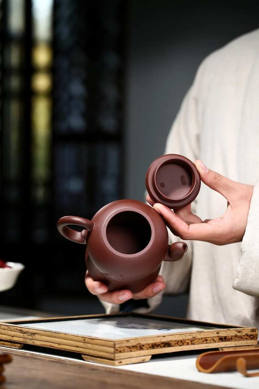 「平盖美人肩」刘彩萍（国工艺美术师）宜兴原矿紫砂茶壶