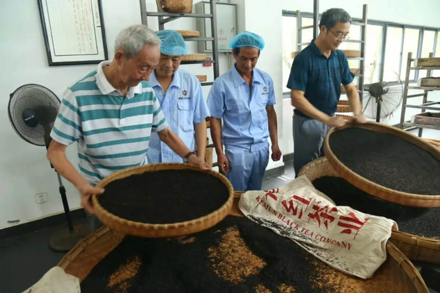 中原茶文化节媒体代表踏上寻茶探秘之旅