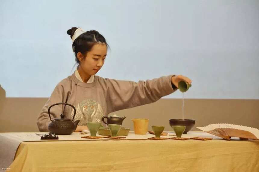 全世界都在学茶道，茶友，你可懂用紫砂壶当茶具泡茶的茶艺？