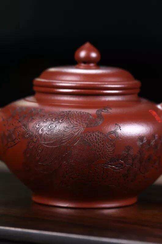 《笑樱》大红袍，380，范立君 国高工艺美术师