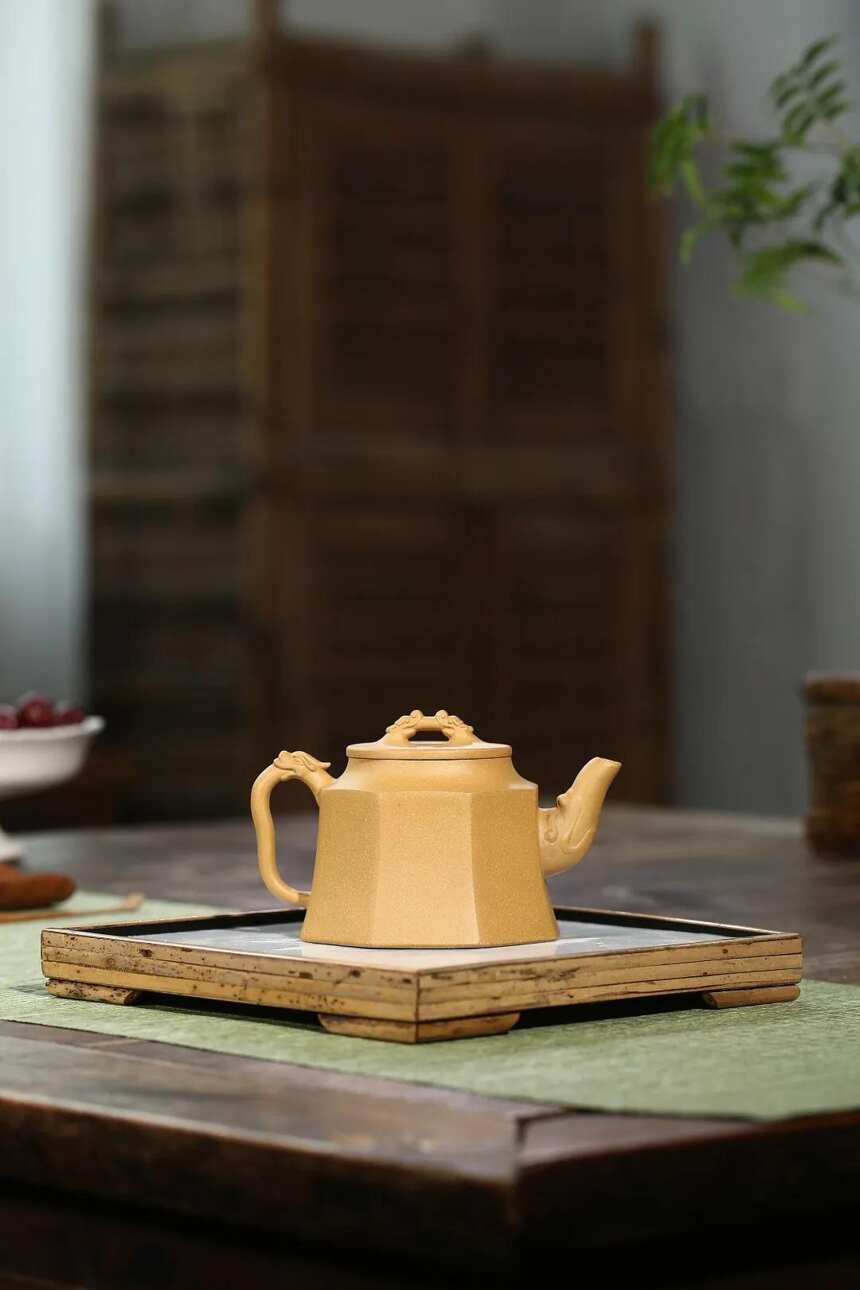 「八方龙尊」刘彩萍（国工艺美术师）宜兴原矿紫砂茶壶