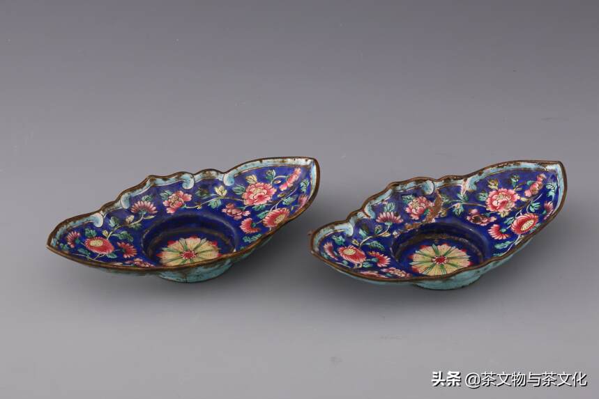 铜胎画珐琅，清代缠枝牡丹纹茶船
