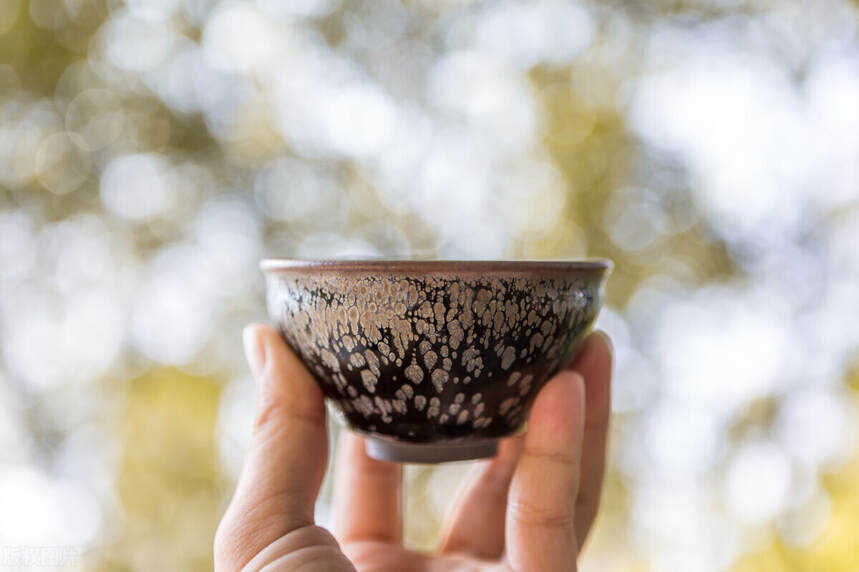 黑瓷茶具的崛起，引发饮茶方式的巨大转变：从唐代煎茶到宋代点茶