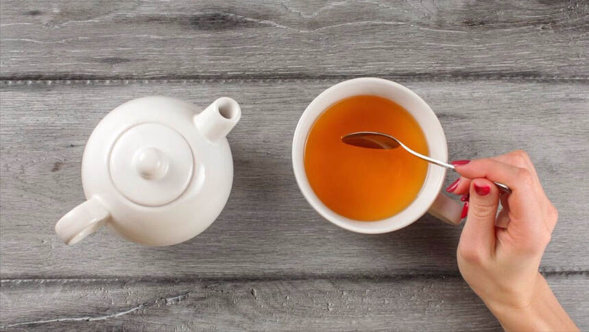 喝茶要遵循“早、少、淡、温”原则，记住这4个原则，越喝越健康