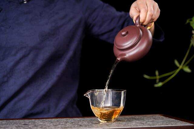 资深茶人总结：紫砂壶泡茶更香的小技巧，还不赶紧收藏