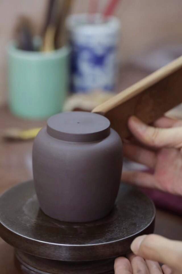 看紫砂工艺，长茶壶知识——这篇文章告诉你什么是全手工壶！