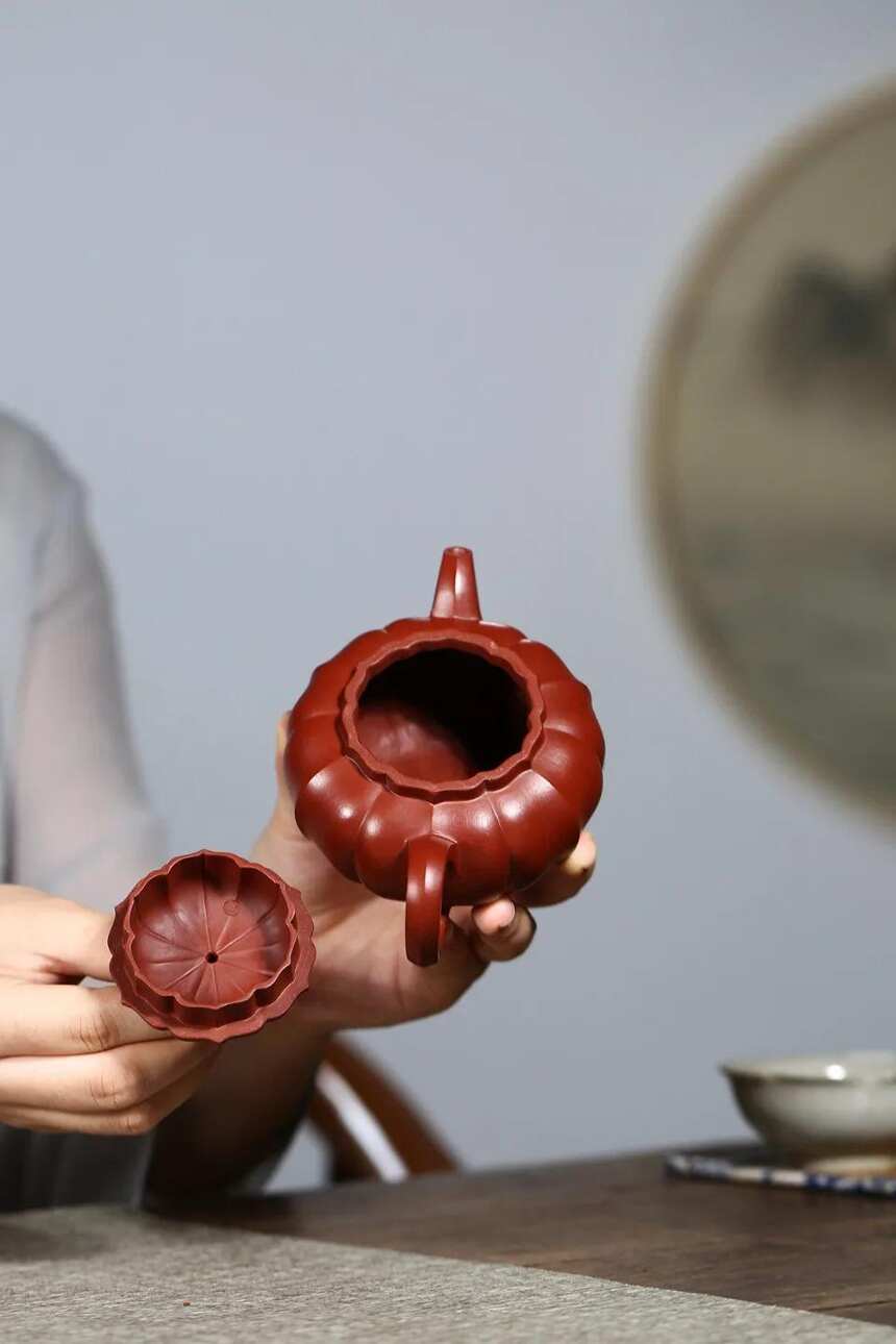 「菱花壶」范俊华（国助理工艺美术师）宜兴原矿紫砂茶壶大红袍
